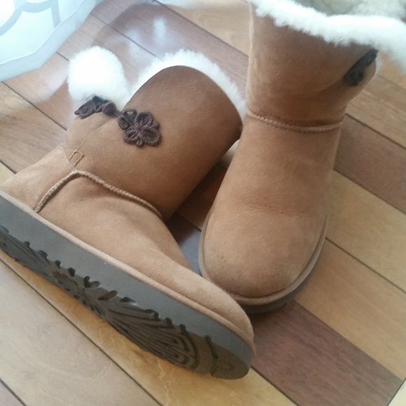 UGG Shoes - UGG Bailey Mariko Genuine Shearling & Lined Boot